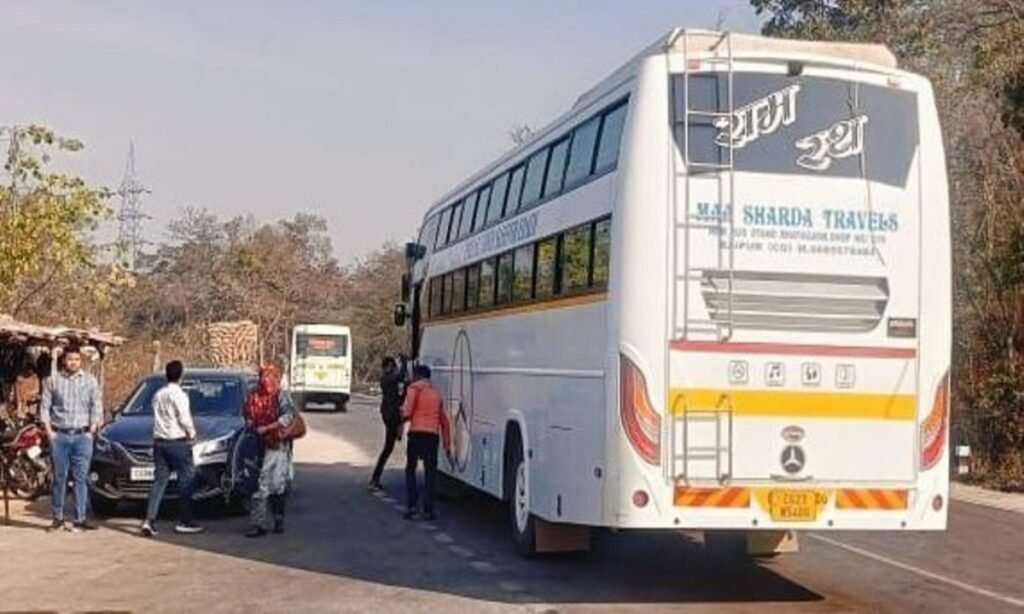 स्कूल बसों की सघन चेकिंग, एक बस जप्त 1 लाख 33 हजार की चालानी कार्रवाई