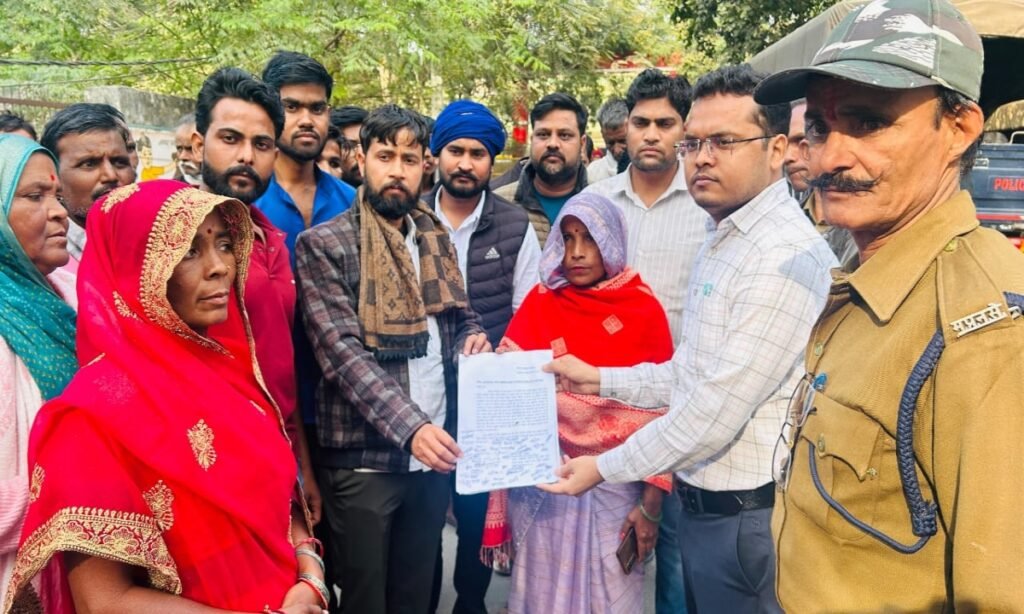 आस्था, शिक्षा और आबादी के बीच शराब ठेका मंज़ूर नहीं, वार्डवासियों ने सौंपा ज्ञापन