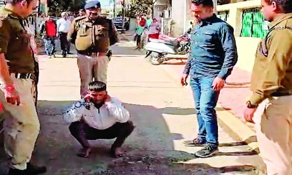 कारों के कांच फोड़कर दहशत फैलाने वाला बदमाश गिरफ्तार