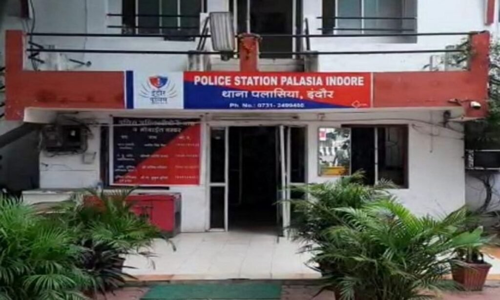 रिटायर्ड जज के घर चोरी करने वाली गैंग की परतें खुलीं दो और चोरी की बाइक जब्त