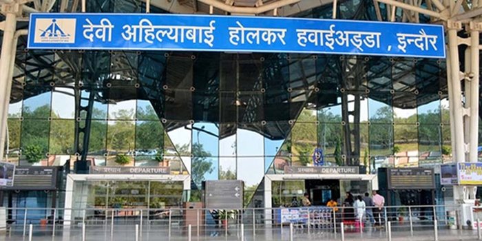 इंदौर में उड़ानें पटरी पर लौटने लगीं, फिर भी इंडिगो का शेड्यूल पूरी तरह सामान्य नहीं हुआ