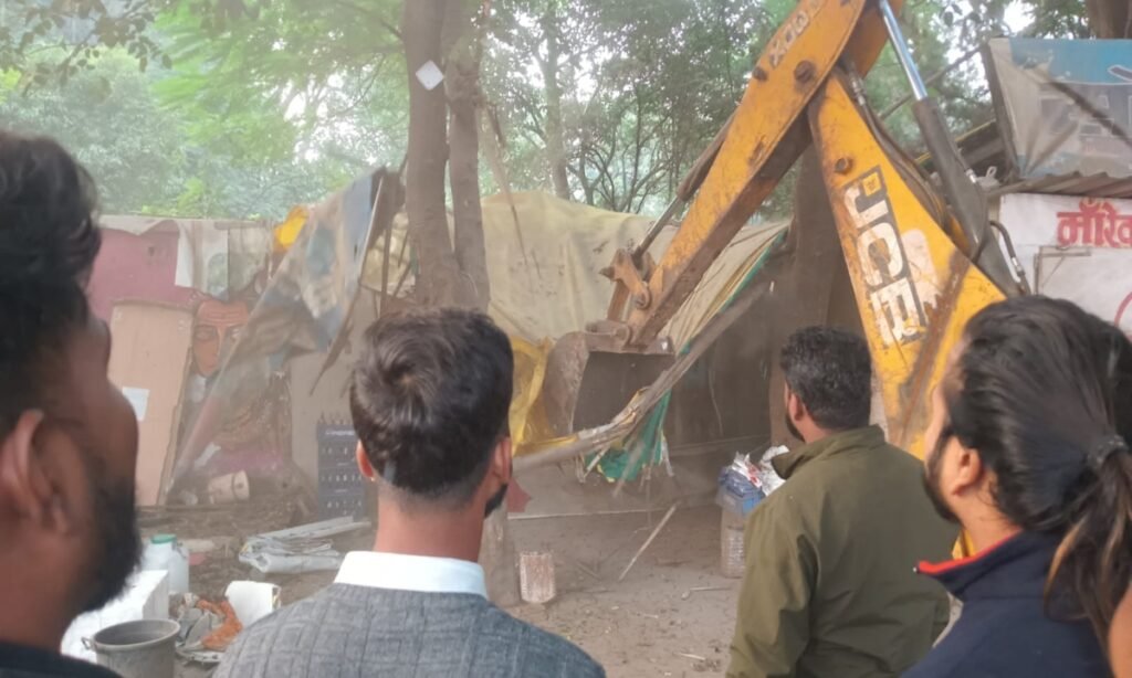 अतिक्रमण हटे, मुनादी भी कराई