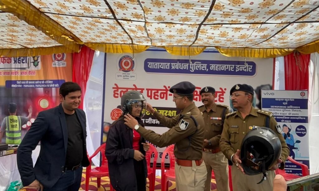 500 मीटर हो या 500 किलोमीटर, हेलमेट जरूरी: ट्रैफिक पुलिस का संदेश