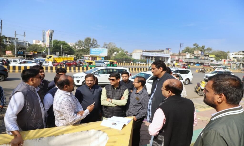 महापौर द्वारा सौंदर्यीकरण कार्य का मौका मुआयना