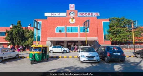 मुंबई सेंट्रल-इंदौर तेजस स्पेशल के फेरे बढ़े