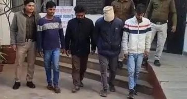 फायरिंग करने वालों का पुलिस ने जुलूस निकाला, गिरफ्तार कर जेल भेजे