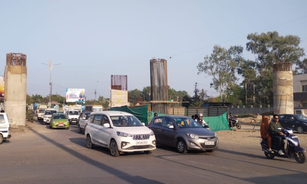 निर्माण में देरी, खराब गुणवत्ता और इंजीनियरिंग में खामी से लोग परेशान
