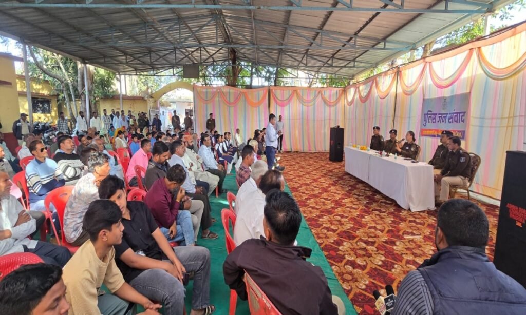 ग्राम भगोरा में आयोजित जनसंवाद में पहुंचे सैकडों लोग