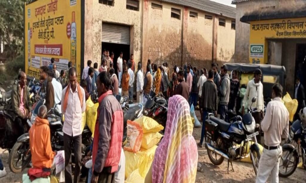 यूरिया का है स्टाक, एक रैक और आने की उम्मीद