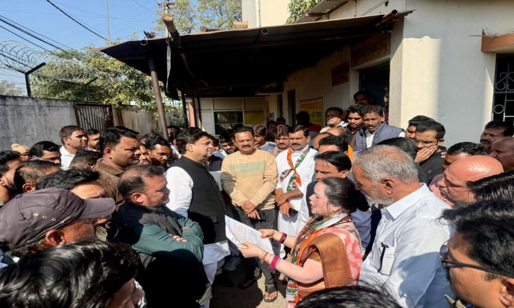 डेली कॉलेज बिजली कार्यालय पर कांग्रेस का प्रदर्शन, स्मार्ट मीटर के नाम पर धोखाधड़ी बंद हो