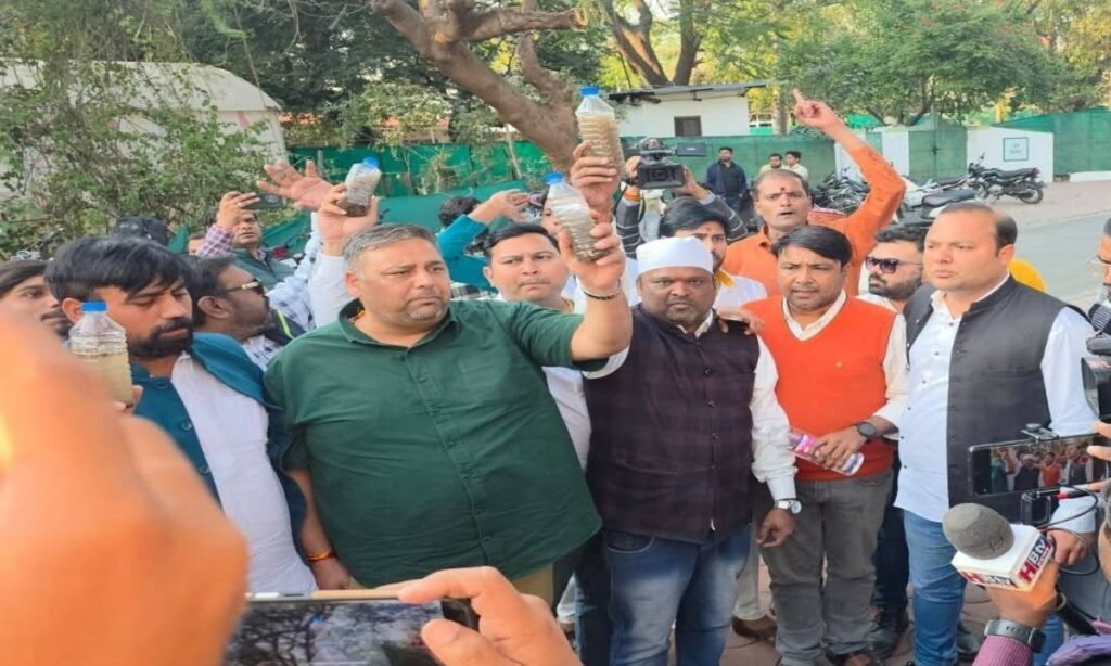 युवक कांग्रेस ने महापौर सचिवालय का घेराव कर नारेबाजी की