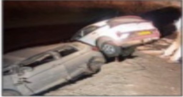 भेरूघाट के मोड़ पर कार पलटी, चार लोग घायल