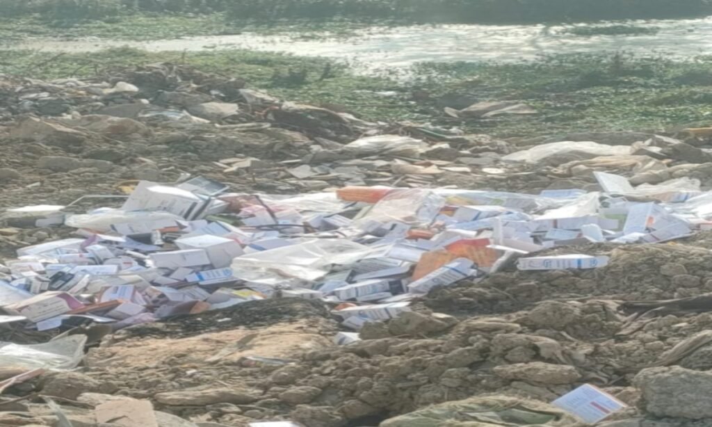 खुले में मेडिकल कचरा फेंकने पर  ए.एन. ट्रेडर्स पर लगा 5 हजार का जुर्माना