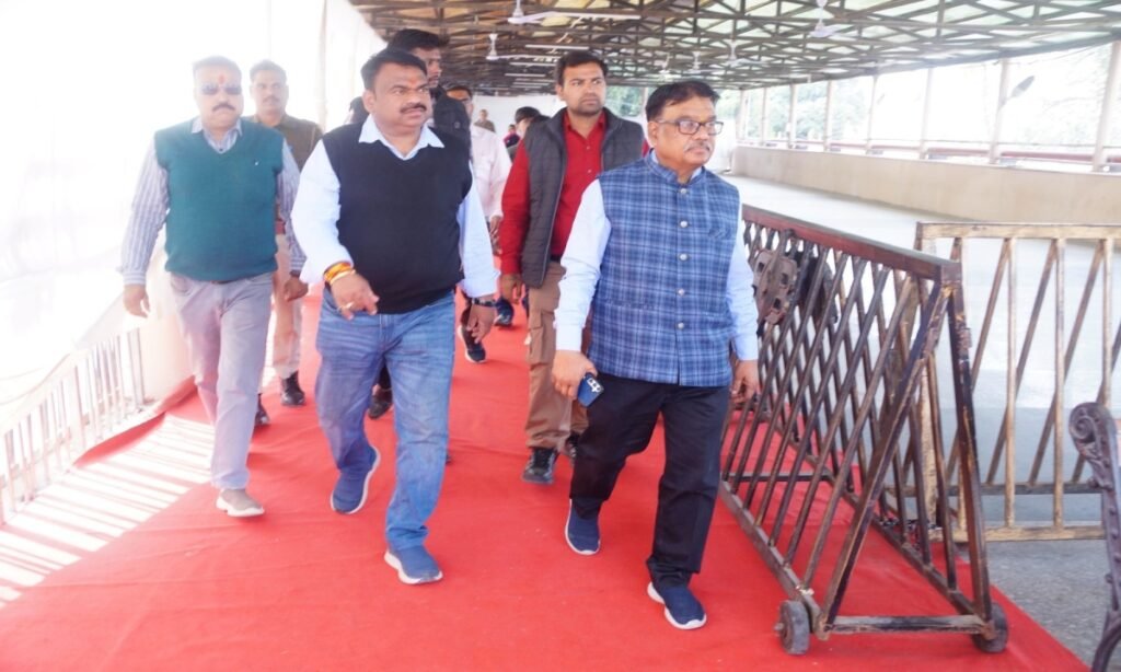 आधार कार्ड दिखाकर अवंतिका द्वार से दर्शन सुविधा प्राप्त होगी