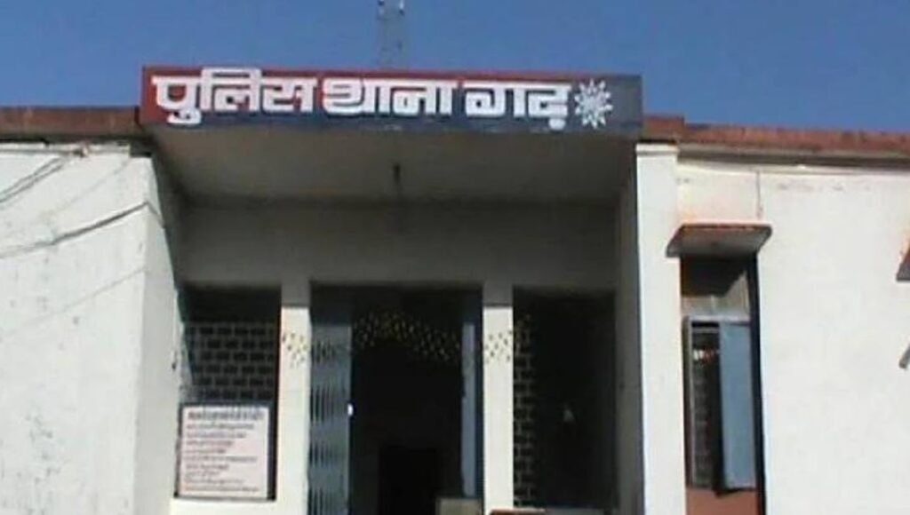 गढ़ थाना क्षेत्र में एक ही रात में दो लूट की घटनाएं