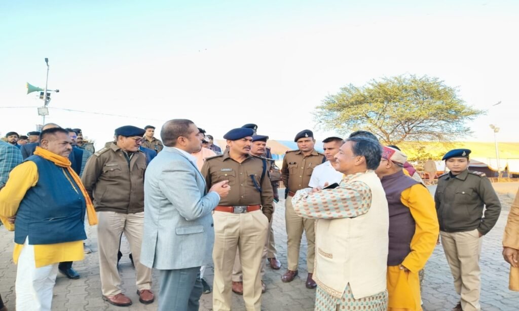 कलेक्टर-एसपी पहुंचे गौरीघाट, 251 कुंडीय गायत्री महायज्ञ स्थल का निरीक्षण