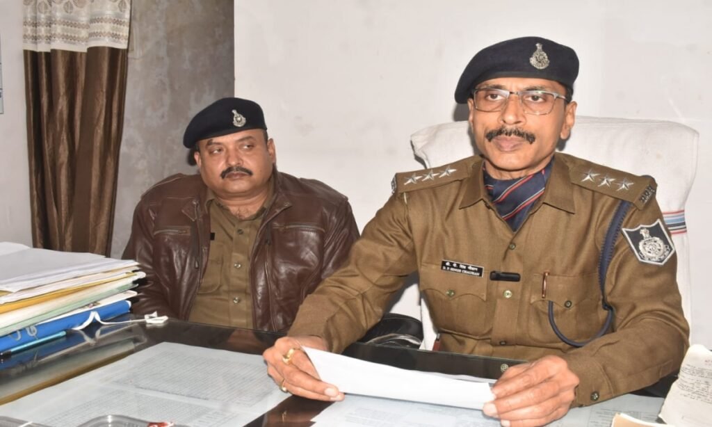 घर में घुसकर चोरी-लूट के 5 आरोपी गिरफ्तार