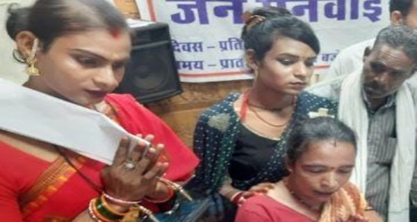 शिवपुरी जिले में किन्नरों का विरोध शुरू, कलेक्टर एवं एसपी से मिले