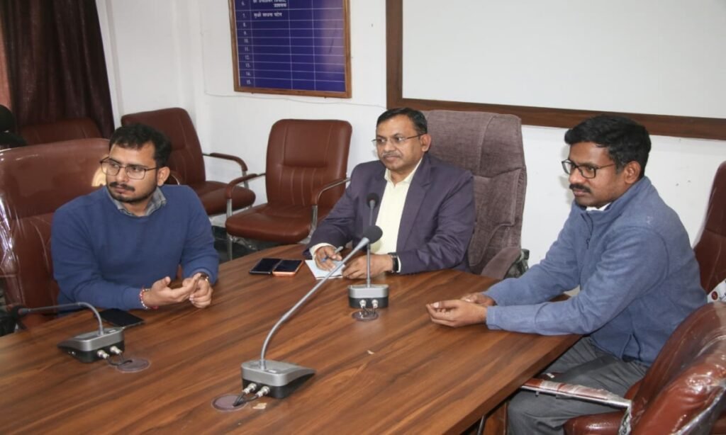 चित्रकूट विकास परियोजना के कार्य गुणवत्ता के साथ समय-सीमा में पूर्ण करें