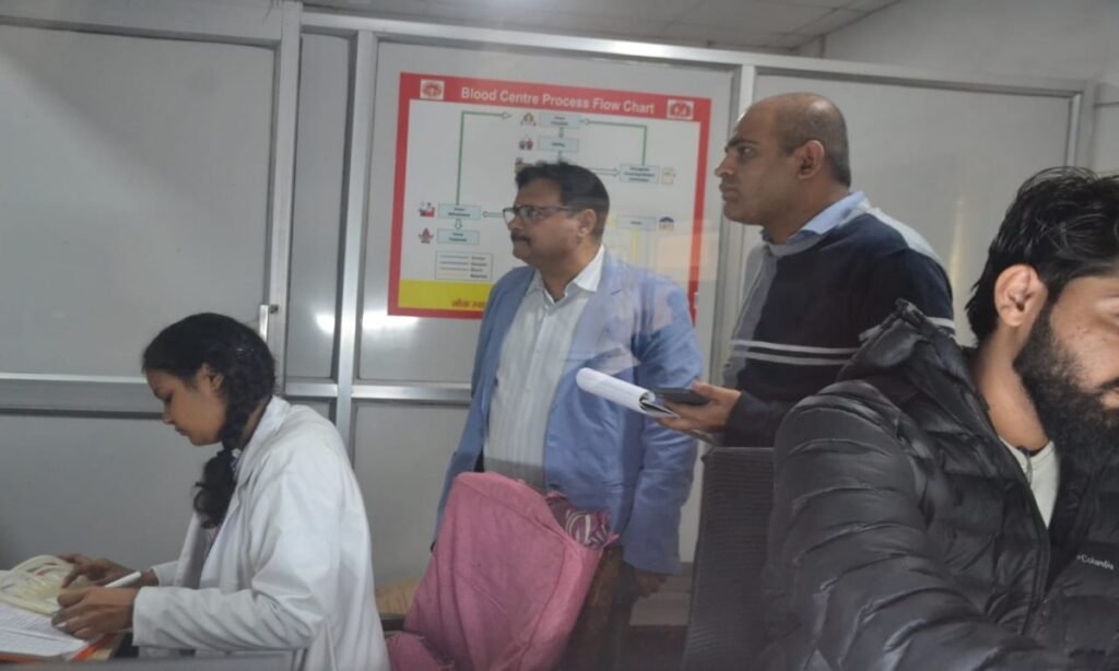 संक्रमित ब्लड देने का मामला: प्रभारी समेत तीन निलंबित