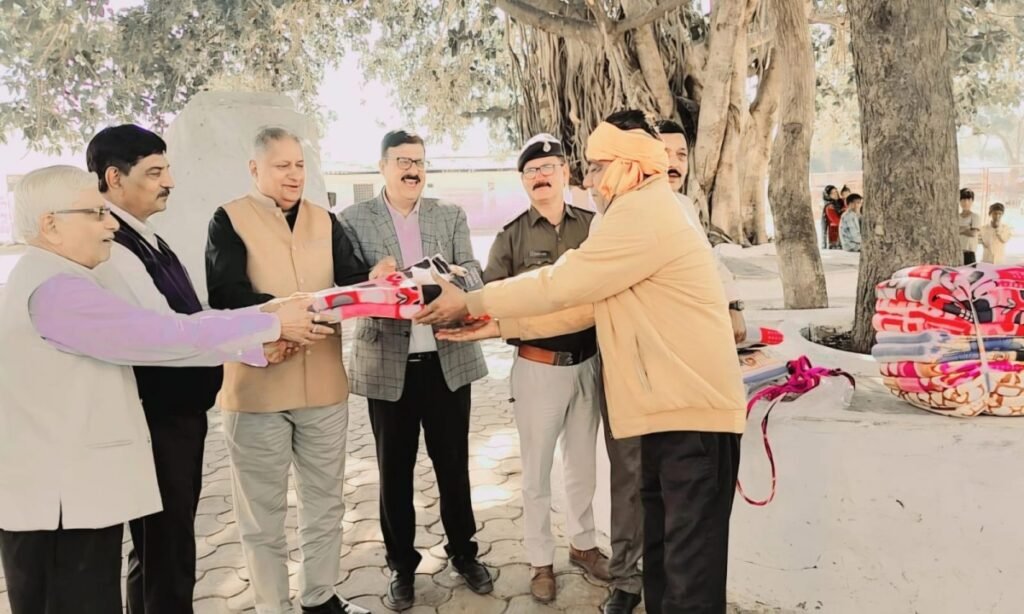 रामकली गौशाला का एसडीएम ने किया निरीक्षण, श्रमिकों को बांटे कंबल