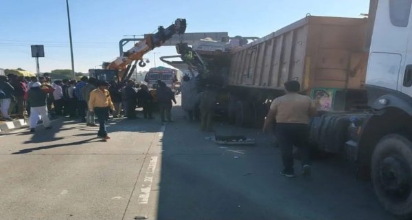 ट्राले को टैंकर ने मारी टक्कर, टेंकर चालक घायल