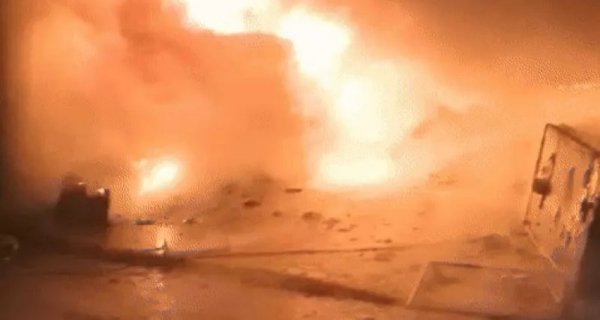 इलेक्ट्रॉनिक सामान के गोदाम में लगी आग, लपटें 23 फूट तक ऊंची उठीं, 6 फायर ब्रिगेड के पानी से आग पर पाया काबू