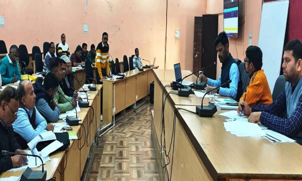 जिला पंचायत सीईओ ने अधिकारियों के साथ की समीक्षा बैठक