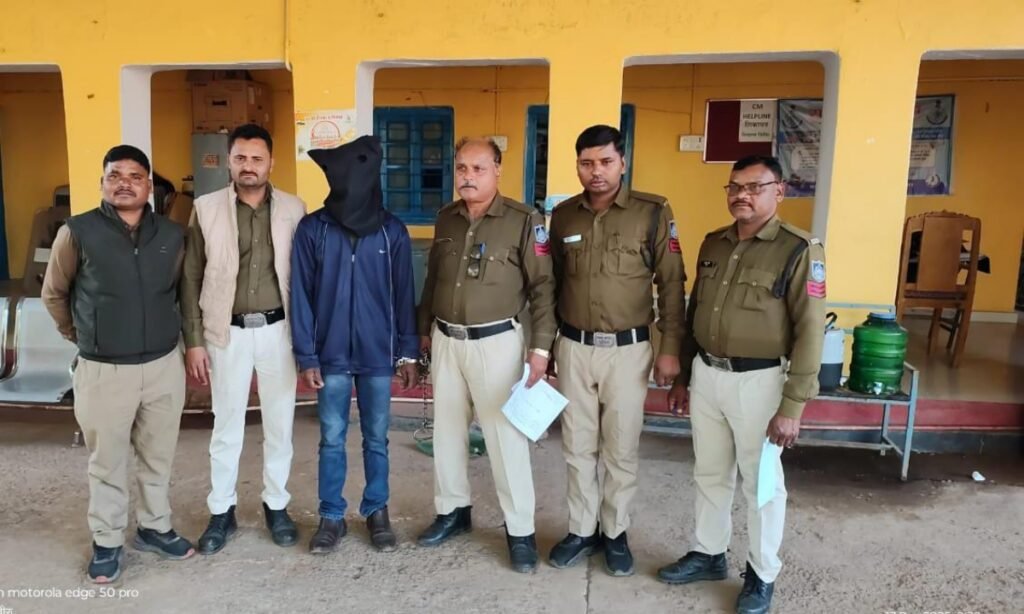 एटीएम कार्ड बदलकर ठगी करने वाला आरोपी गिरफ्तार