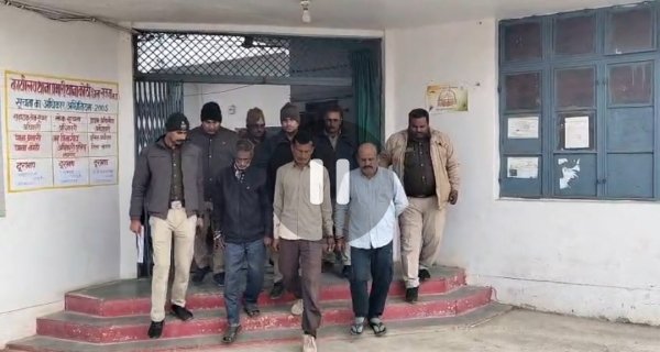 कोठी में ढाई किलो गांजे के साथ 3 धराए