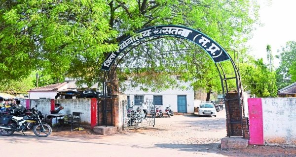 अधिवक्ता संघ की बैठक में चार प्रस्ताव पारित
