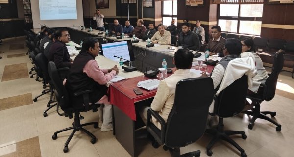 ग्वालियर की विकास योजनाओं को लेकर कलेक्ट्रेट में सांसद की बैठक शुरू