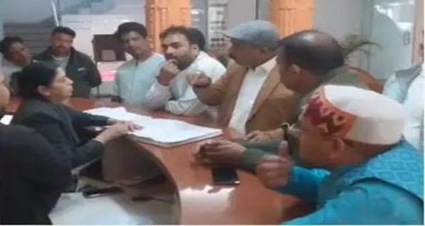 घर में ही मिल गई पूर्व मंत्री के दामाद की कथित चोरी गई 15 लाख की चेन