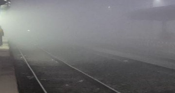 कोहरे के कारण भोपाल और दिल्ली की ओर से आने वाली सभी ट्रेनें लेट