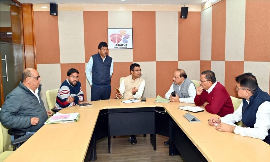 मामलों की निगरानी-पैरवी में कोई ढिलाई न बरतें: निगमायुक्त