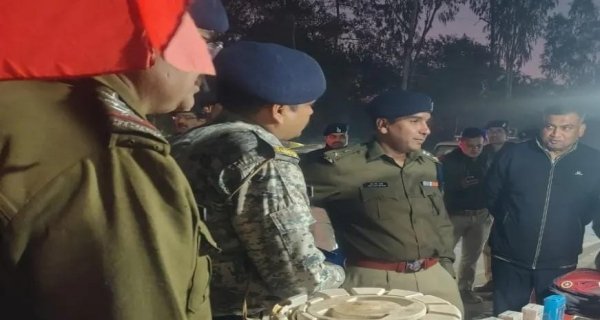 शिवपुरी एसपी ने सड़क पर लगाई चौपाल, अचानक जनता के बीच पहुंच किया सीधा संवाद