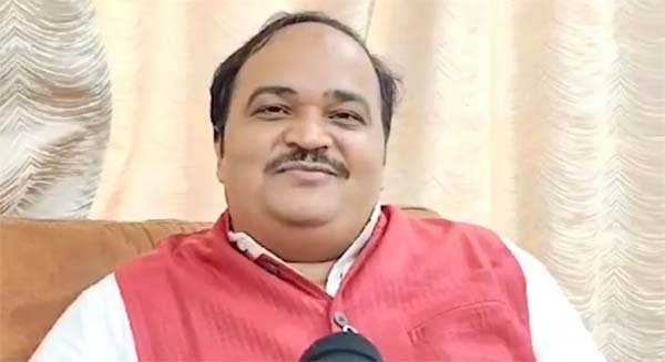 शिवसेना ने शाहरुख खान को बंगलादेशी खिलाड़ी को टीम में शामिल करने पर चेतावनी दी