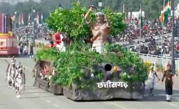 “स्वतंत्रता का मंत्र – वंदे मातरम्” थीम पर आधारित छत्तीसगढ़ की झांकी ने अपार जनसमूह को किया आकर्षित
