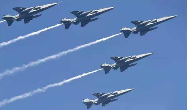 वायु सेना के फ्लाईपास्ट में ‘सिदूर फार्मेशन’ में अपनी ताकत का प्रदर्शन करेंगे लड़ाकू विमान