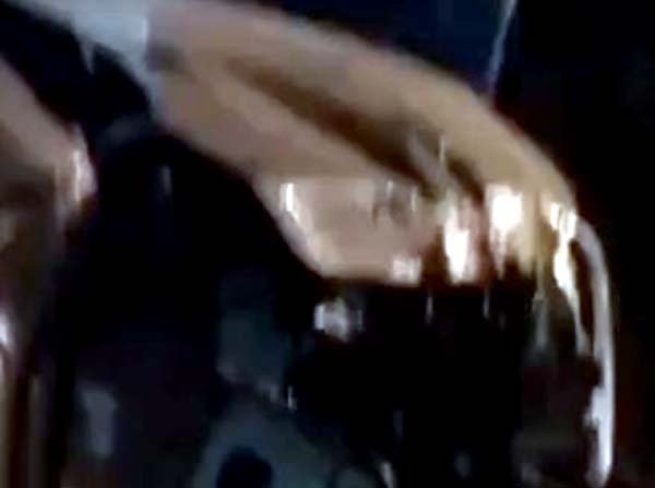 तेज रफ्तार बस ने कार को मारी जबरदस्त टक्कर, सवारियों से भरी बस हुई फरार