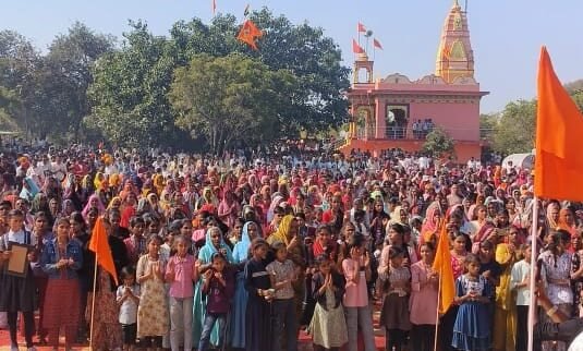 जातपात का भेद मिटाकर एकजुट हो हिन्दू सम्मेलन में शामिल हुए हजारों लोग