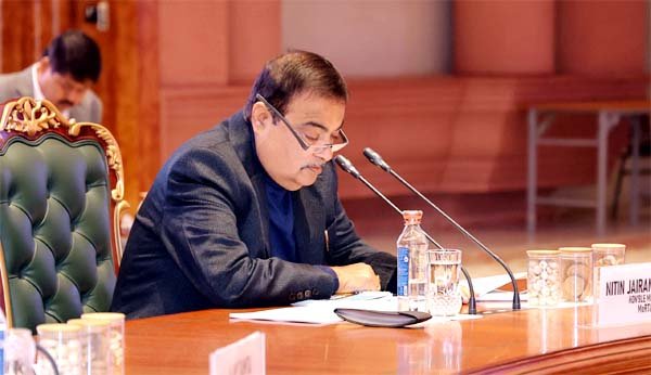 सड़क दुर्घटनों में 2030 तक 50 फीसदी कमी लाने का लक्ष्य : गडकरी