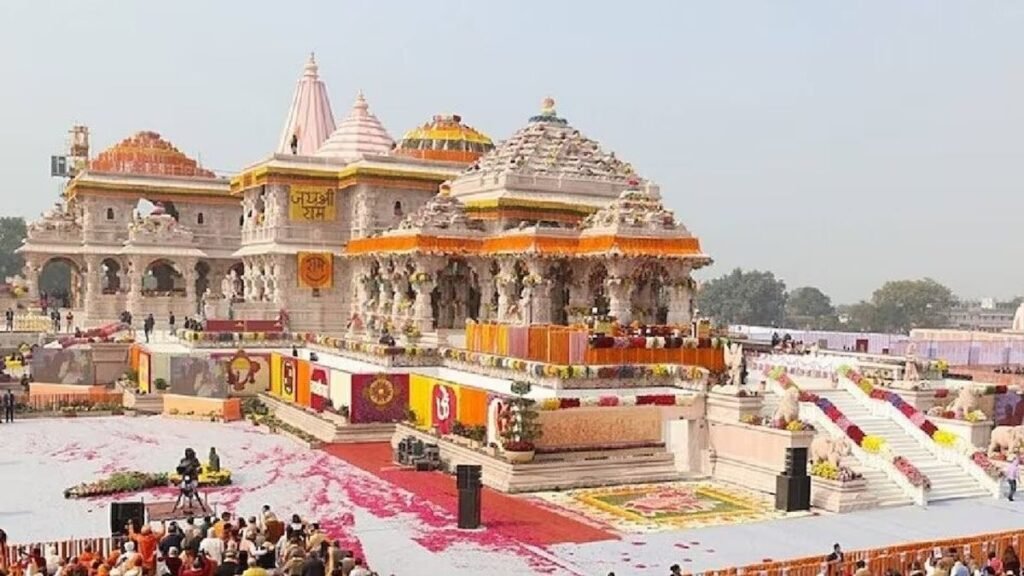राम मंदिर परिसर में सुरक्षा सतर्कता की परीक्षा: संदिग्ध गतिविधि पर त्वरित कार्रवाई, व्यक्ति हिरासत में