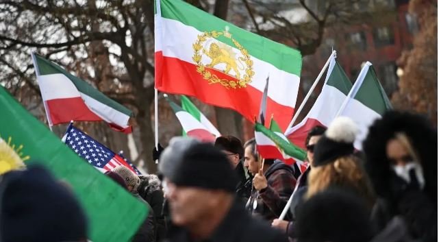 ईरान में सरकार विरोधी विद्रोह हुआ हिंसक, अब तक 35 लोगों की मौत, राष्ट्रपति ट्रंप ने दी दखल की चेतावनी, भारत ने नागरिकों के लिए जारी की सख्त एडवायजरी