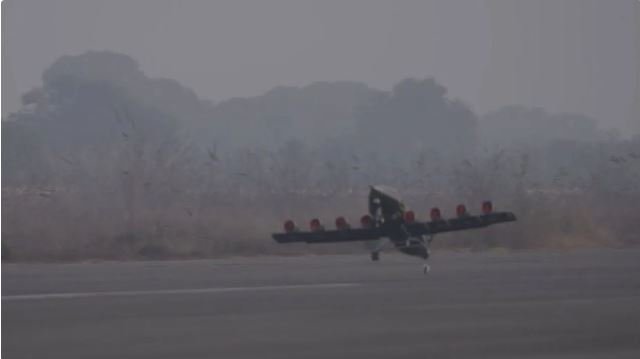 भारतीय स्टार्टअप का कमाल! खेत और कच्ची सड़कों से भी उड़ान भरेगा स्वदेशी ‘LAT-One’ विमान; अल्ट्रा शॉर्ट टेकऑफ तकनीक से दुनिया हैरान, सेना के लिए बनेगा गेम चेंजर