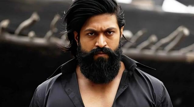 बस ड्राइवर के बेटे से पैन-इंडिया सुपरस्टार तक का सफर: 16 की उम्र में घर छोड़ा, जेब में थे मात्र 50 रुपये; जन्मदिन पर जानें ‘रॉकी भाई’ यश की अनसुनी कहानी