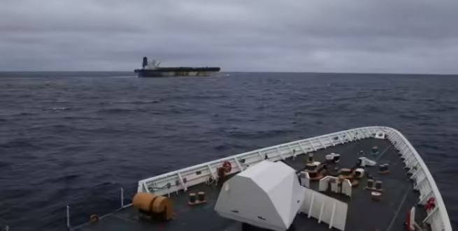 रूस ने जब्त किए गए टैंकर के रूसी चालक दल के दो सदस्यों की रिहाई का स्वागत किया