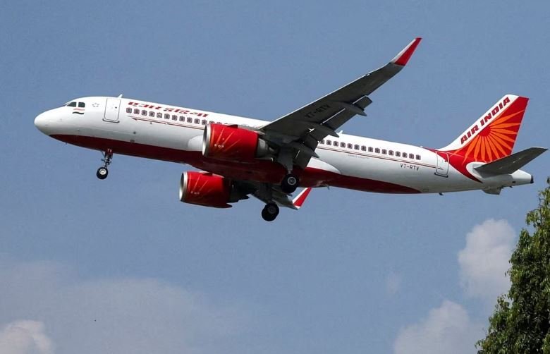सिंगापुर जा रही एयर इंडिया का उड़ान इंजन में आग की चेतावनी के बाद दिल्ली लौटी
