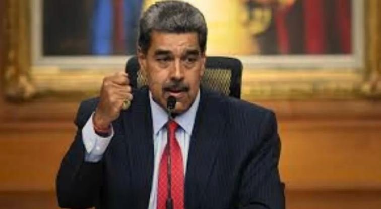 वेनेजुएला की सेना ने कार्यवाहक राष्ट्रपति को कमांडर-इन-चीफ के रूप में मान्यता दी