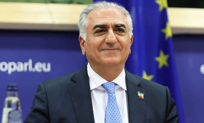 ईरान के राजकुमार रज़ा पहलवी ने लोगों से सड़कों पर उतरने को कहा